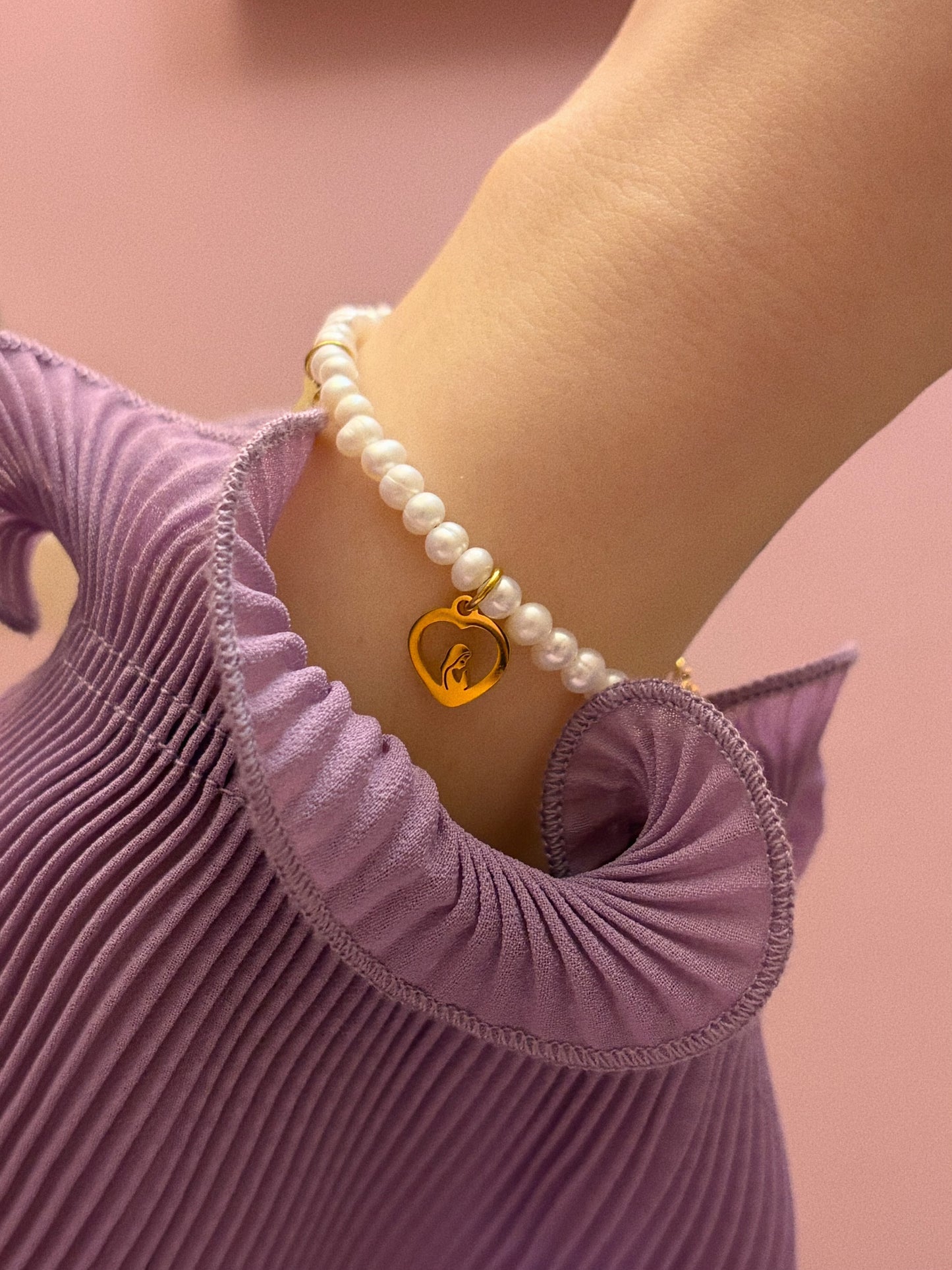 Narukvica s riječnim biserima i tri privjeska