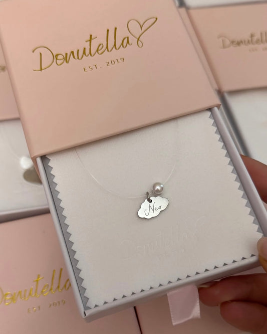 Nevidljiva ogrlica s graviranim oblakom i sedef perlom