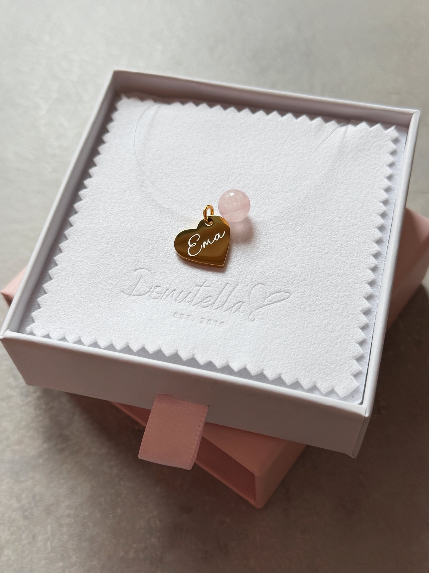 Nevidljiva ogrlica s imenom i rozenkvarcom