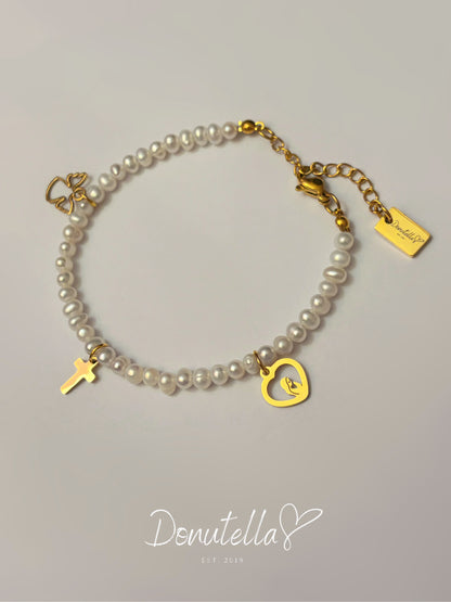 Narukvica s riječnim biserima i tri privjeska