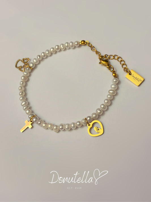 Narukvica s riječnim biserima i tri privjeska