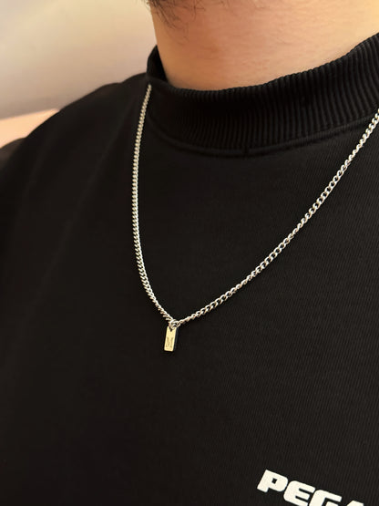 Muška ogrlica s inicijalom