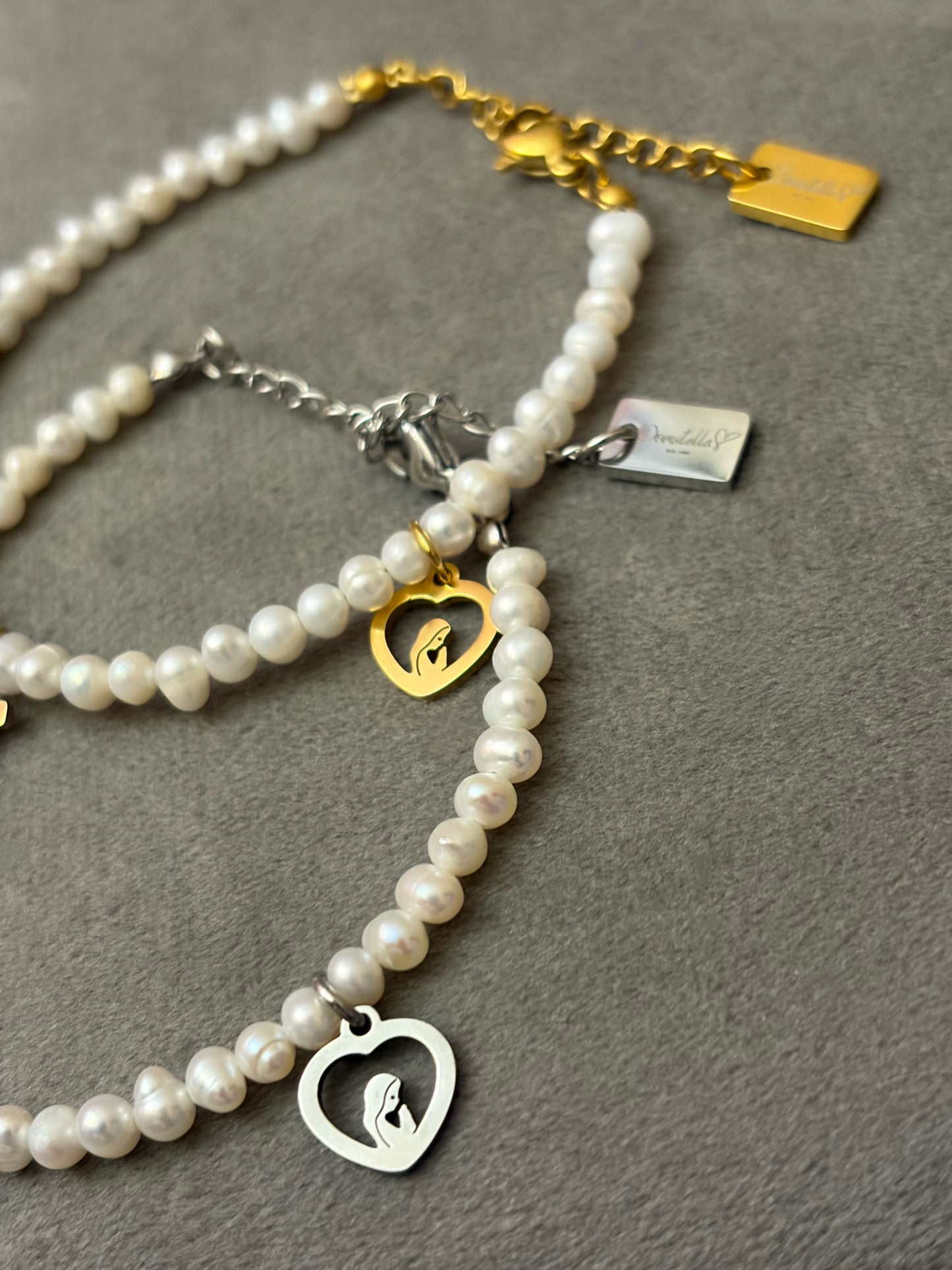 Narukvica s riječnim biserima i tri privjeska