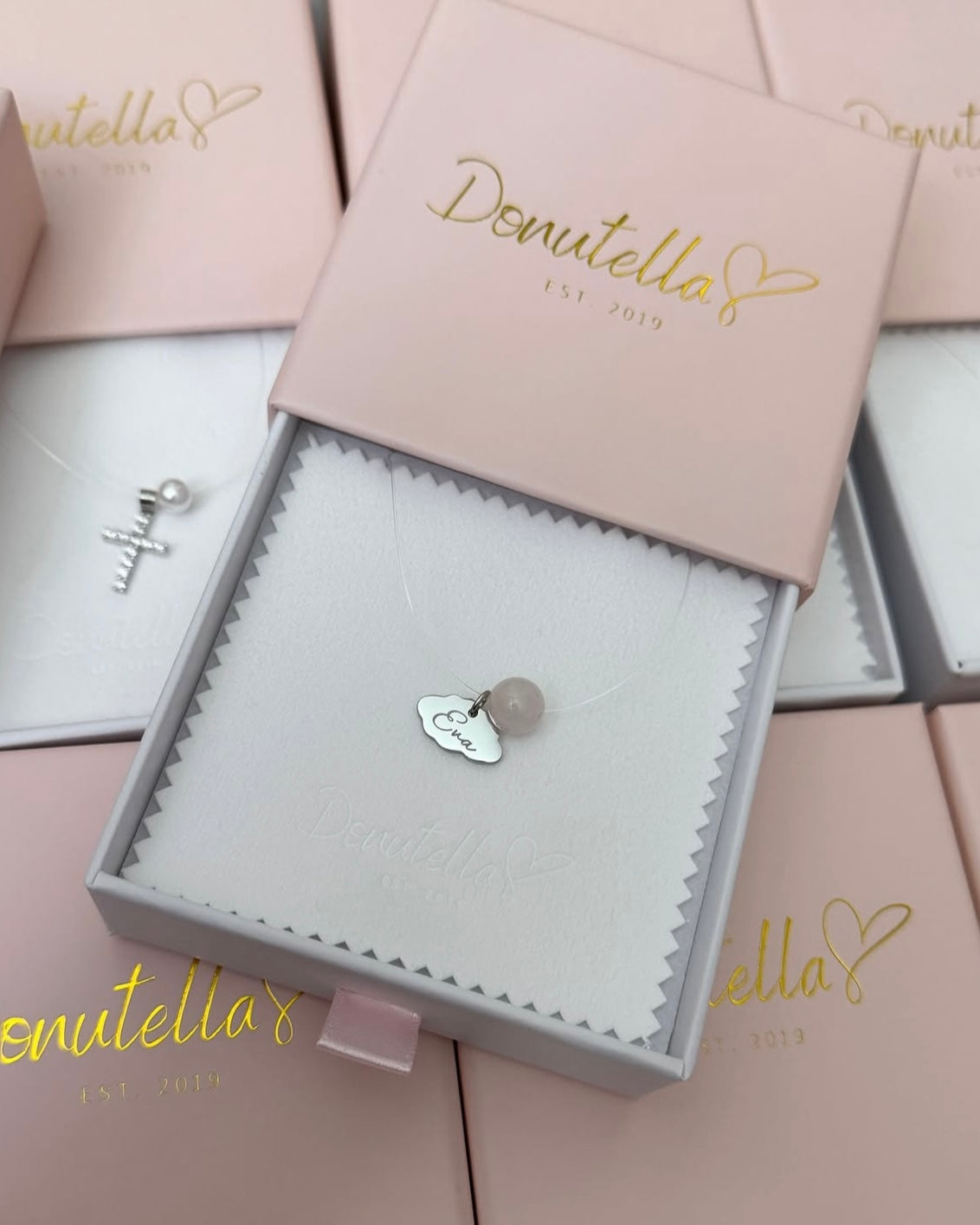 Nevidljiva ogrlica s graviranim oblakom