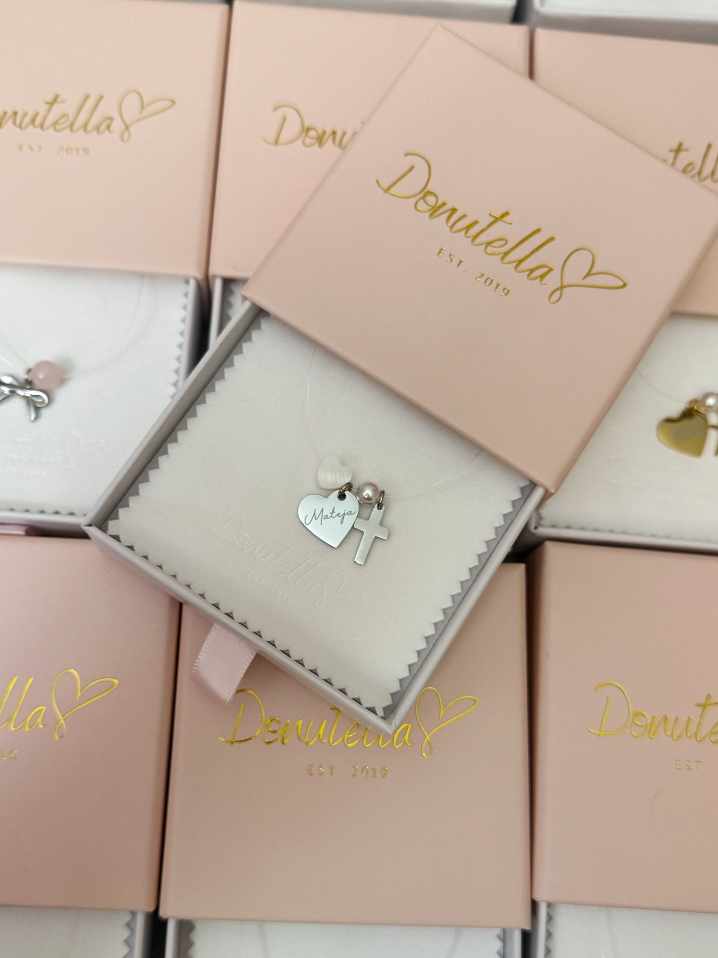 Nevidljiva ogrlica s gravurom