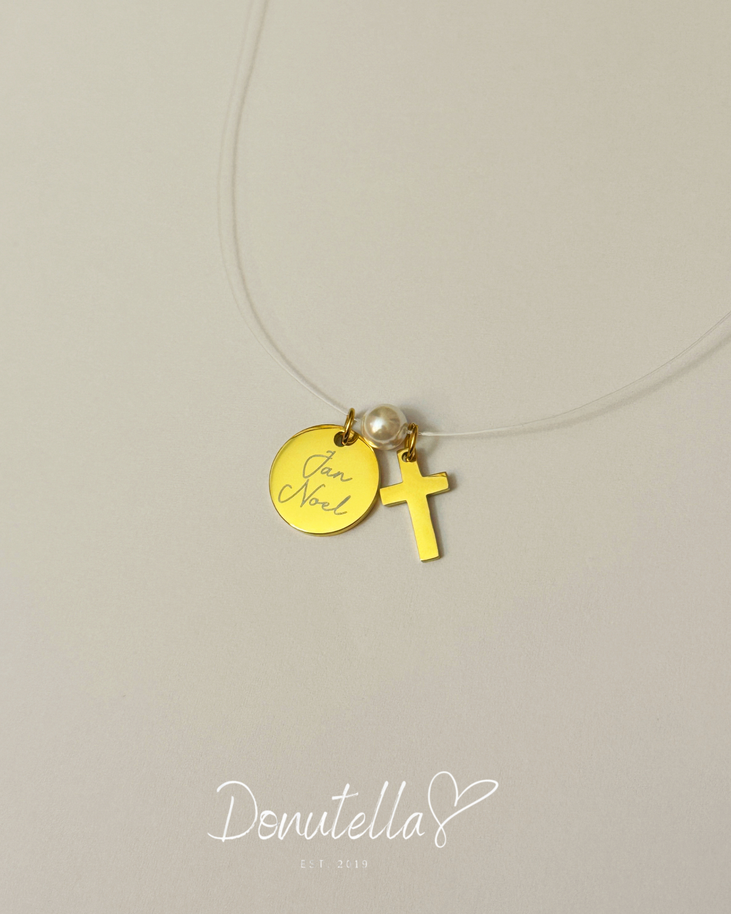 Nevidljiva ogrlica s gravurom i križićem