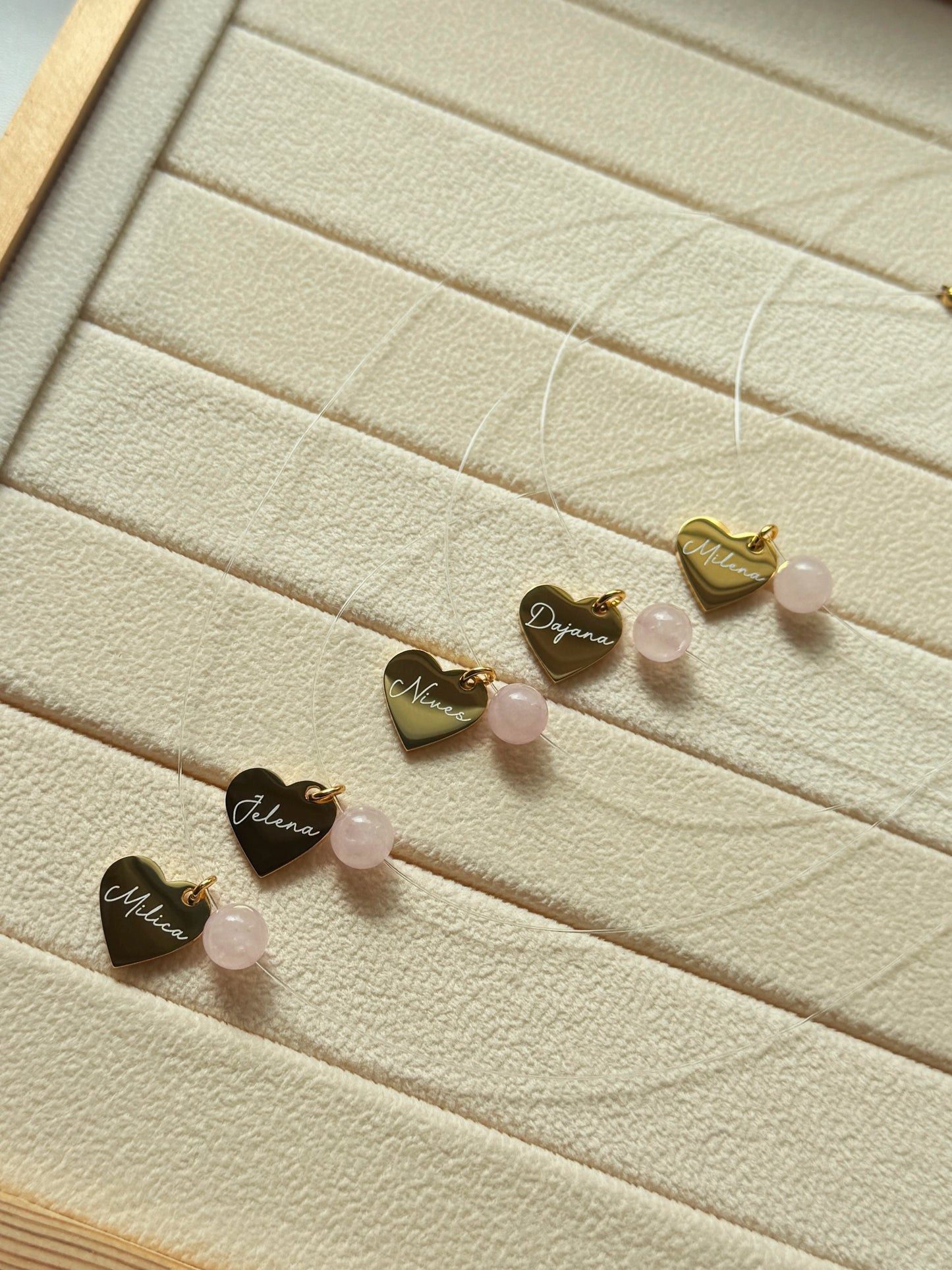 Nevidljiva ogrlica s imenom i rozenkvarcom
