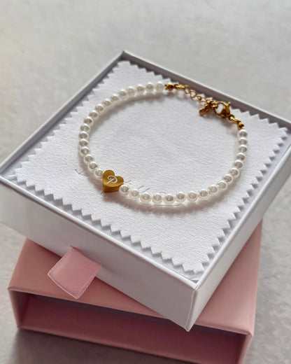 Narukvica sedef perlice i gravirani inicijal